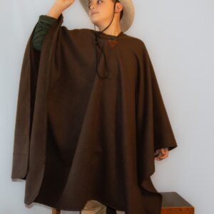 Poncho Criollo de Niño - Paño liso, con sesgo en el cuello, dobladillo